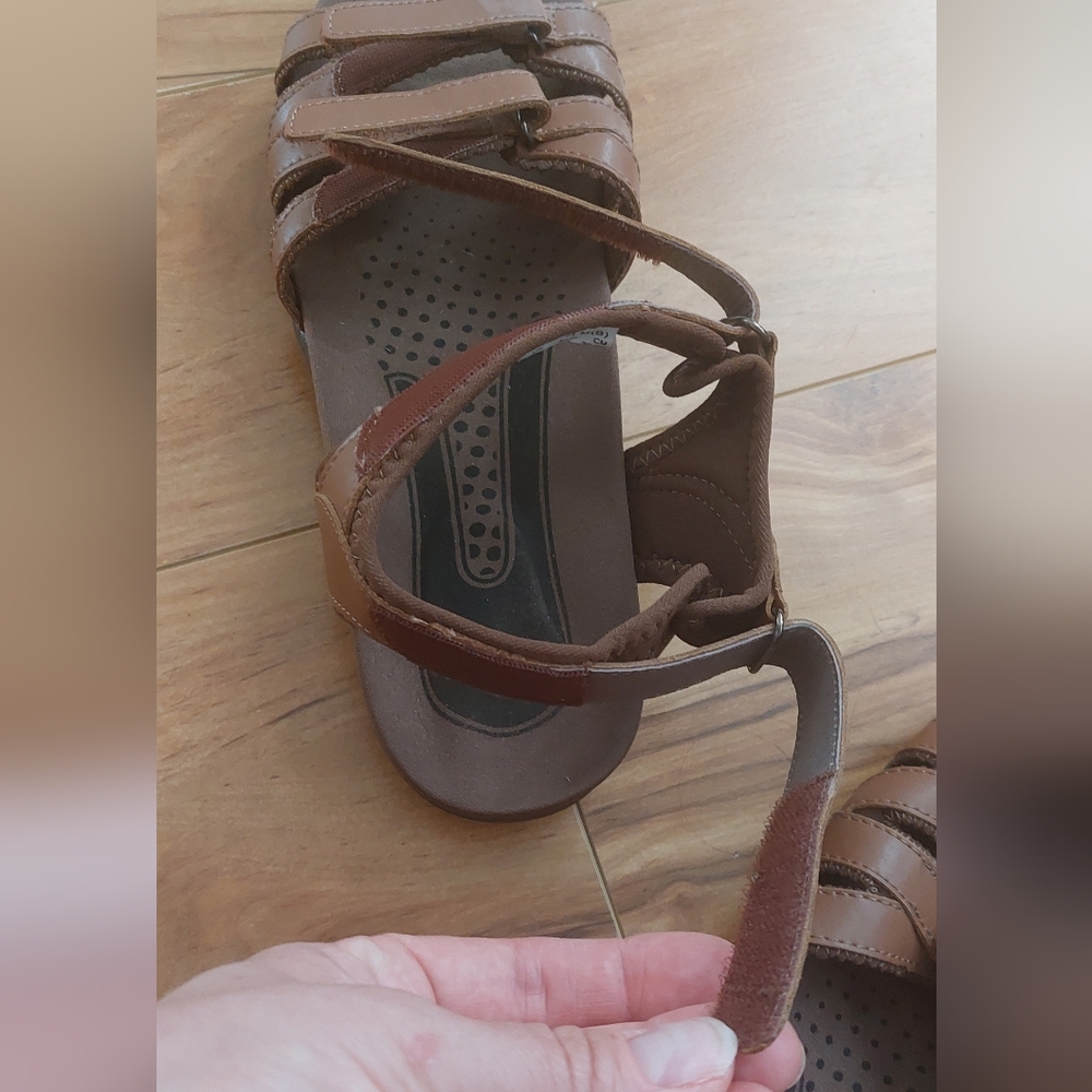 Propet Fully Adjustable Walking Sandal. - Picture 3 of 5